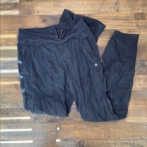 Lulu dance studio mid rise pant black (size 8)